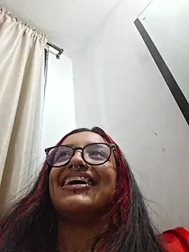 Snapshot of carolinerue chatting on 03/27/26, 02:39 carolinerue online show from 03/27/26, 02:39