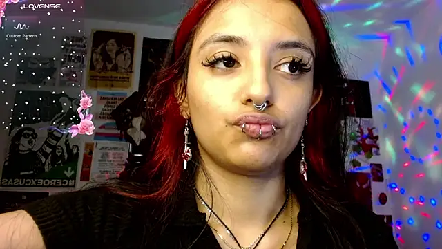 Snapshot of carolinerue chatting on 04/14/26, 03:45 carolinerue online show from 04/14/26, 03:45