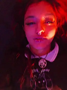 Snapshot of carolinerue chatting on 04/15/26, 06:48 carolinerue online show from 04/15/26, 06:48