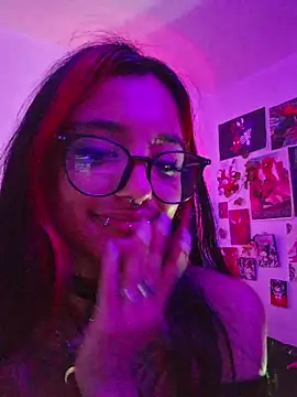 Snapshot of carolinerue chatting on 04/17/26, 03:20 carolinerue online show from 04/17/26, 03:20