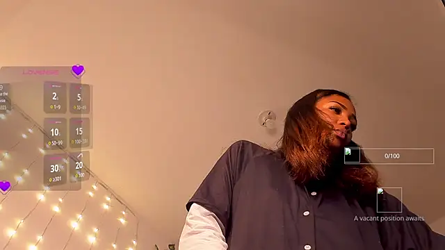 Snapshot of GiuliaCash chatting on 12/05/25, 11:19 GiuliaCash online show from 12/05/25, 11:19