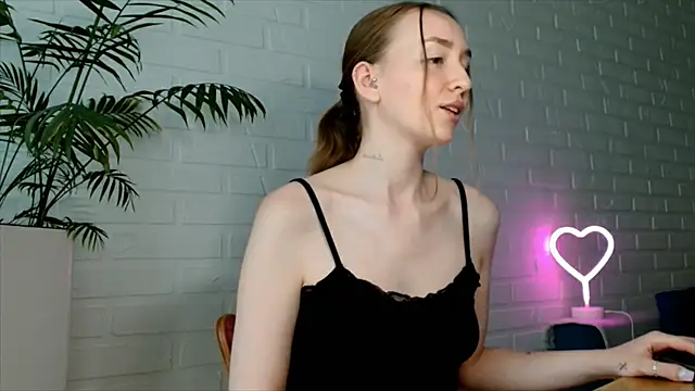 WhitePrincessLuna online show from 07/02/26, 01:06