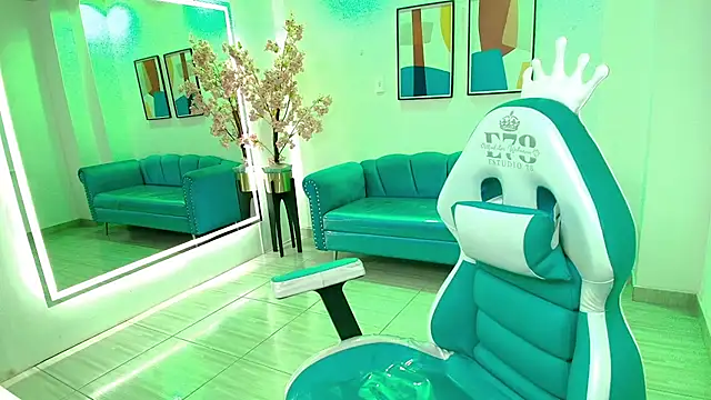 Snapshot of Black_roseee chatting on 10/19/25, 04:02 Black roseee online show from 10/19/25, 04:02