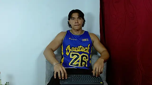 adriel escalante online show from 10/03/25, 01:35