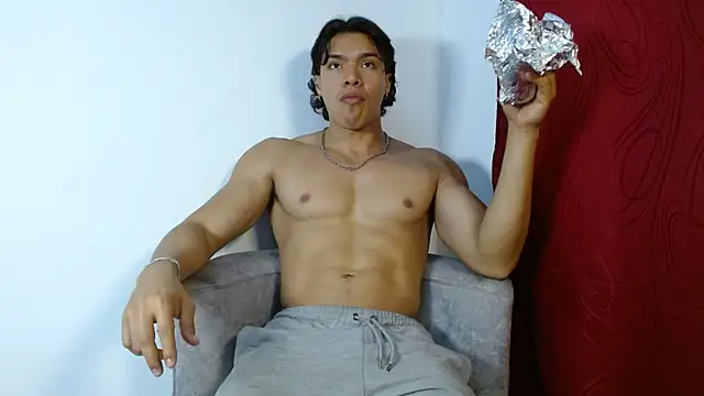 adriel escalante online show from 10/11/25, 01:38