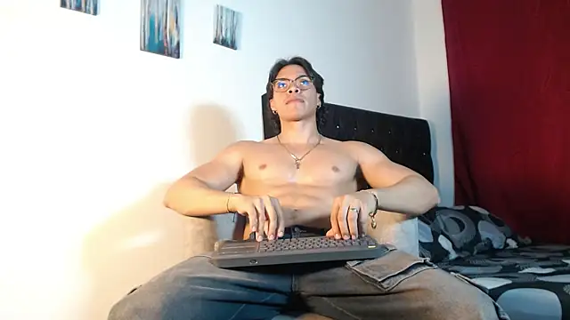 adriel escalante online show from 12/16/25, 03:22