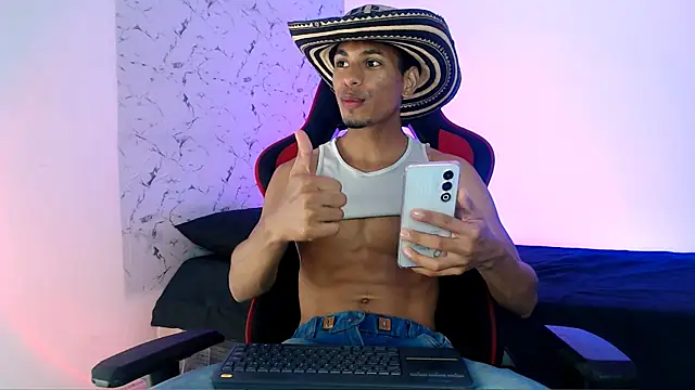 lorian vikel online show from 11/11/25, 09:04