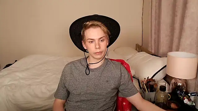 Snapshot of scottishtwink01 chatting on 09/11/25, 11:49 scottishtwink01 online show from 09/11/25, 11:49