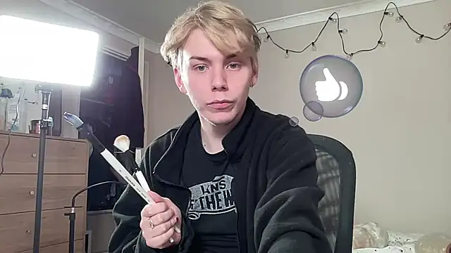 Snapshot of scottishtwink01 chatting on 09/22/25, 01:18 scottishtwink01 online show from 09/22/25, 01:18