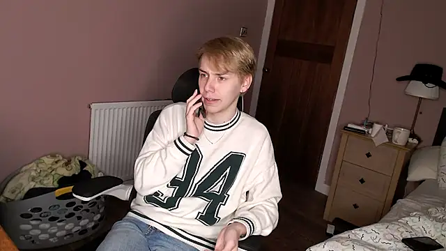 Snapshot of scottishtwink01 chatting on 09/24/25, 12:52 scottishtwink01 online show from 09/24/25, 12:52