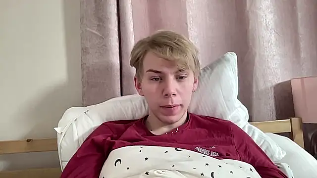 Snapshot of scottishtwink01 chatting on 09/28/25, 12:43 scottishtwink01 online show from 09/28/25, 12:43