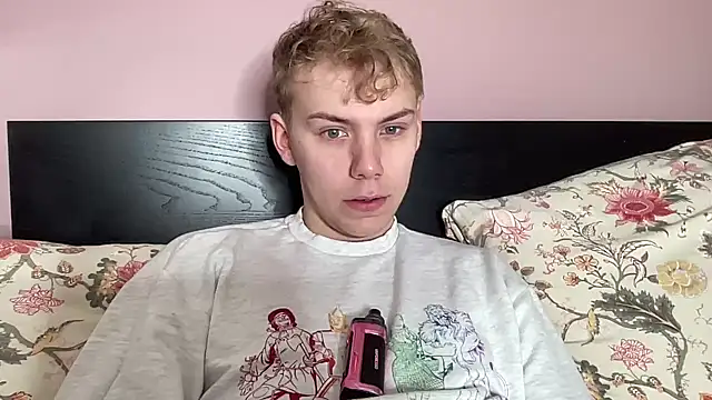 Snapshot of scottishtwink01 chatting on 10/11/25, 11:09 scottishtwink01 online show from 10/11/25, 11:09