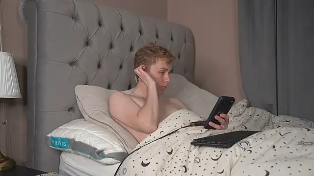 Snapshot of scottishtwink01 chatting on 05/10/26, 09:53 scottishtwink01 online show from 05/10/26, 09:53