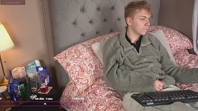 Snapshot of scottishtwink01 chatting on 06/13/26, 10:40 scottishtwink01 online show from 06/13/26, 10:40