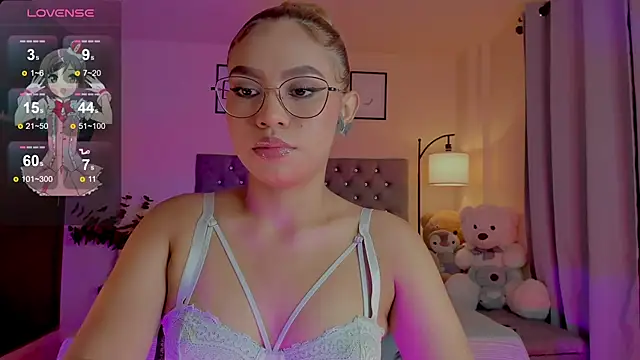 Snapshot of OxanaFedorova1- chatting on 05/22/26, 08:14 OxanaFedorova1- online show from 05/22/26, 08:14