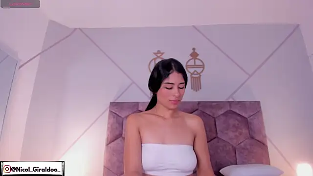 Snapshot of nicol_giraldoo chatting on 04/06/26, 04:46 nicol giraldoo online show from 04/06/26, 04:46