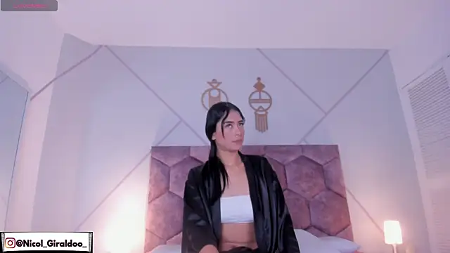 Snapshot of nicol_giraldoo chatting on 04/09/26, 04:01 nicol giraldoo online show from 04/09/26, 04:01