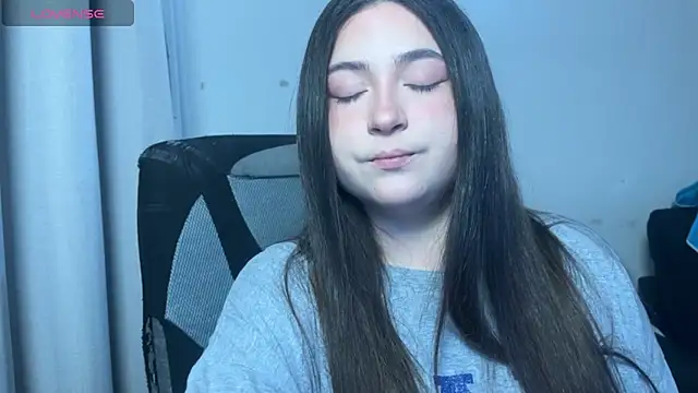 Snapshot of valentinauwu chatting on 11/29/25, 12:35 valentinauwu online show from 11/29/25, 12:35