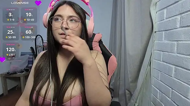 Snapshot of valentinauwu chatting on 03/21/26, 06:29 valentinauwu online show from 03/21/26, 06:29