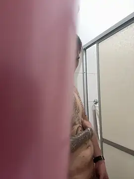 Snapshot of samuelcher chatting on 12/17/25, 04:18 samuelcher online show from 12/17/25, 04:18