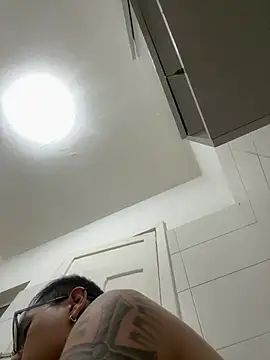 Snapshot of samuelcher chatting on 04/04/26, 05:06 samuelcher online show from 04/04/26, 05:06