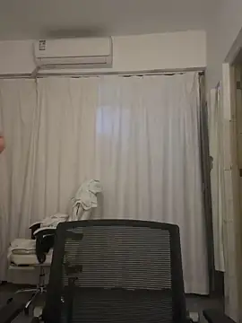 wly2028 online show from 10/13/25, 01:22