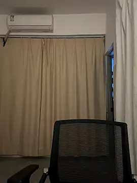 wly2028 online show from 11/12/25, 12:27