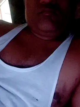 Snapshot of Famit025 chatting on 10/08/25, 09:07 Famit025 online show from 10/08/25, 09:07