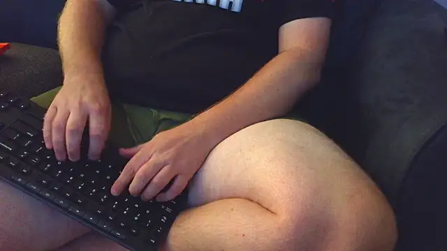 Snapshot of thighguy30 chatting on 09/12/25, 03:06 thighguy30 online show from 09/12/25, 03:06