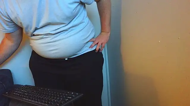 Snapshot of thighguy30 chatting on 10/01/25, 12:38 thighguy30 online show from 10/01/25, 12:38