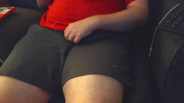 Snapshot of thighguy30 chatting on 10/20/25, 05:13 thighguy30 online show from 10/20/25, 05:13