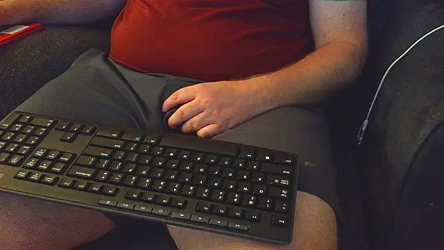 Snapshot of thighguy30 chatting on 10/21/25, 06:08 thighguy30 online show from 10/21/25, 06:08