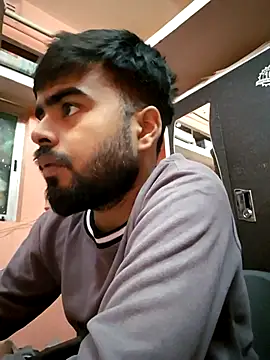 Snapshot of soniriyaa010101 chatting on 12/02/25, 10:31 soniriyaa010101 online show from 12/02/25, 10:31