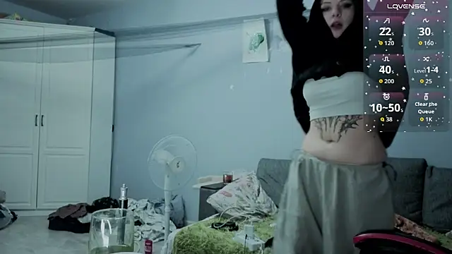 Alice Zev online show from 09/28/25, 04:34