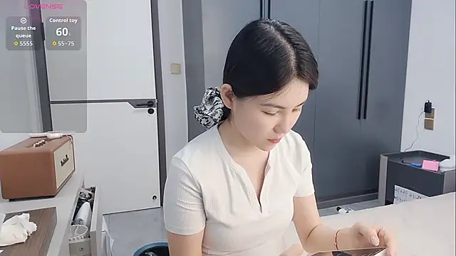 Snapshot of luckckcj chatting on 11/04/25, 06:23 luckckcj online show from 11/04/25, 06:23