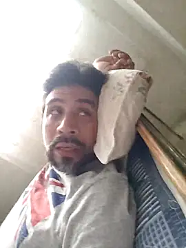 Snapshot of Mac50rus chatting on 10/25/25, 07:52 Mac50rus online show from 10/25/25, 07:52