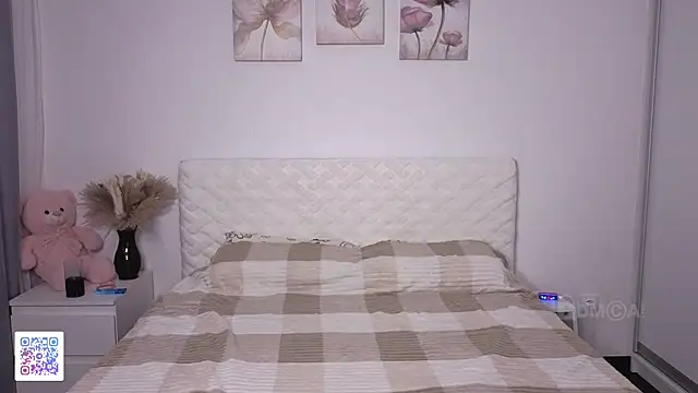 Snapshot of Dangerouss_Lady chatting on 09/25/25, 04:05 Dangerouss Lady online show from 09/25/25, 04:05