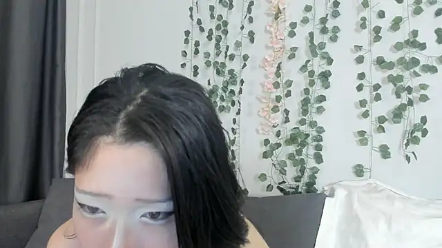 Snapshot of heexhia chatting on 10/14/25, 02:01 heexhia online show from 10/14/25, 02:01