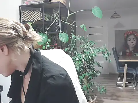 MadMadelin online show from 10/17/25, 10:45