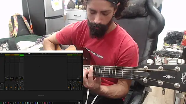 Snapshot of Stringin69 chatting on 06/11/26, 01:31 Stringin69 online show from 06/11/26, 01:31