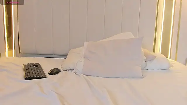 Snapshot of naughtyrose_vc chatting on 04/18/26, 10:10 naughtyrose vc online show from 04/18/26, 10:10