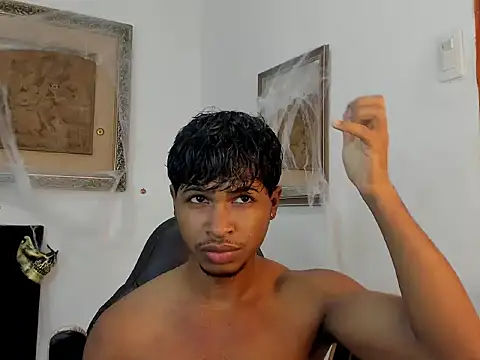 Snapshot of cassian_gold chatting on 10/31/25, 10:44 cassian gold online show from 10/31/25, 10:44