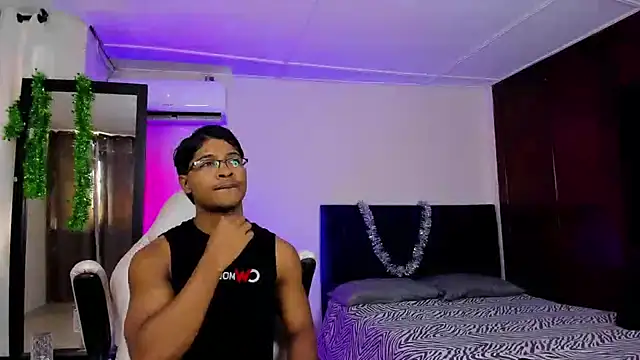 Snapshot of cassian_gold chatting on 12/20/25, 05:09 cassian gold online show from 12/20/25, 05:09