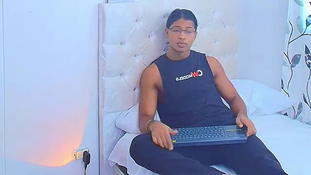 Snapshot of cassian_gold chatting on 06/22/26, 06:38 cassian gold online show from 06/22/26, 06:38
