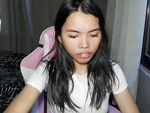 Snapshot of cutie_milker chatting on 04/20/26, 05:32 cutie milker online show from 04/20/26, 05:32