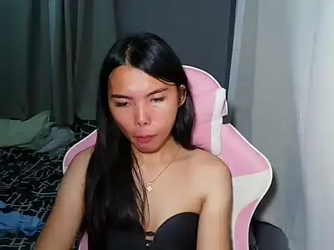Snapshot of cutie_milker chatting on 05/25/26, 12:33 cutie milker online show from 05/25/26, 12:33