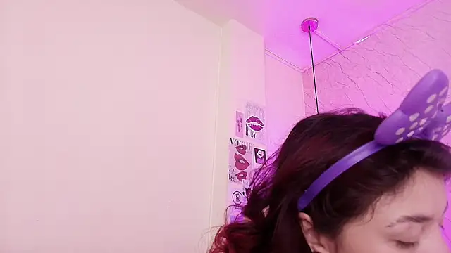 april bennett online show from 10/03/25, 12:13