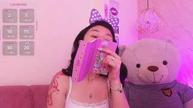 april bennett online show from 11/04/25, 12:26