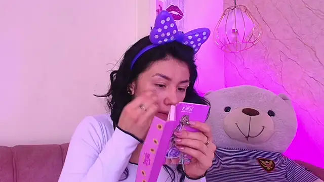 april bennett online show from 11/19/25, 12:16