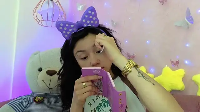 april bennett online show from 11/27/25, 01:02